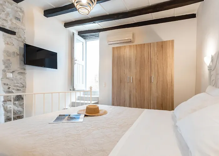 Апартаменты The White Stone House *